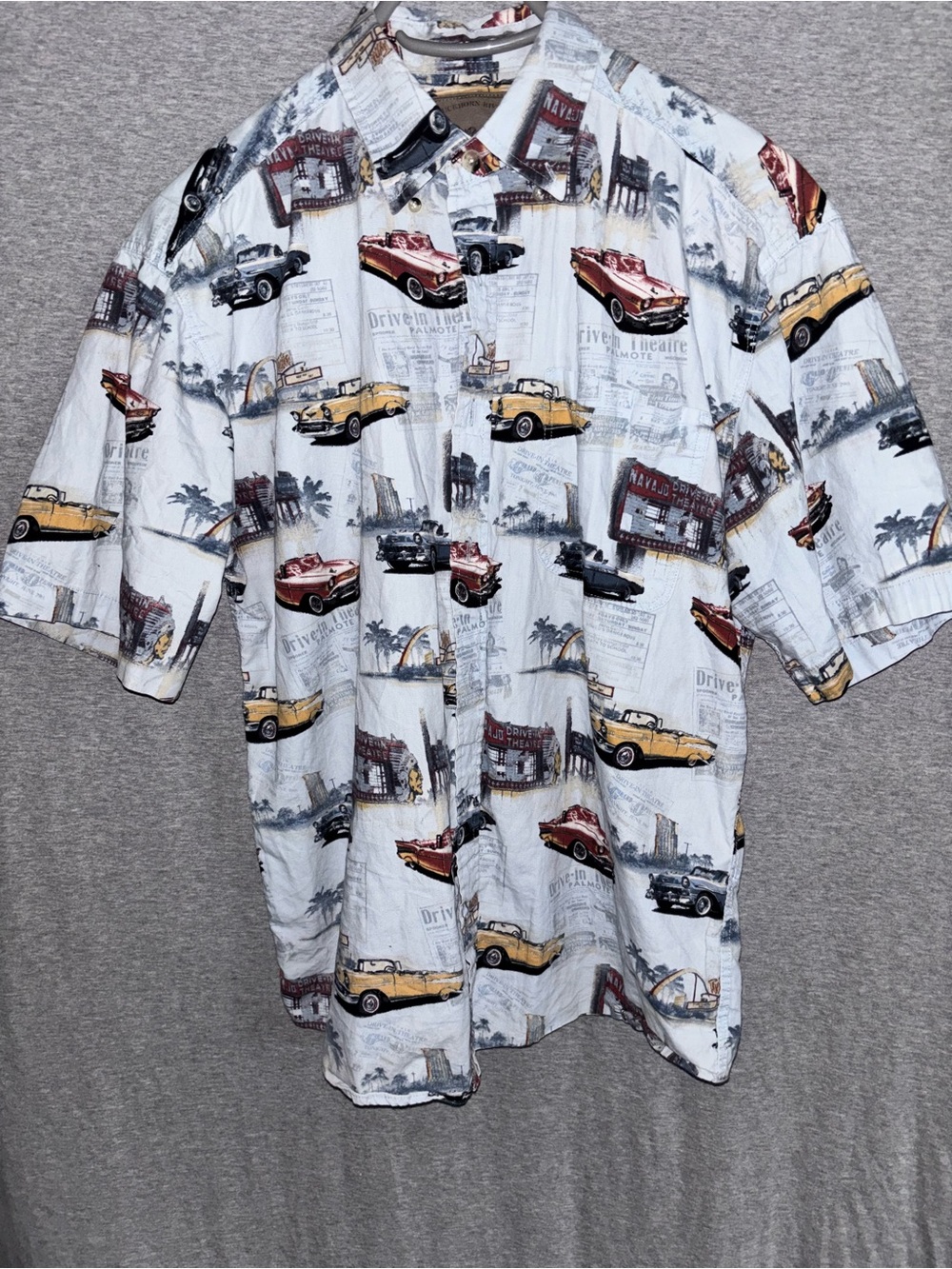 Men's Short-Sleeve Button-Up Shirt with Vintage Car Print - White/Multicolor